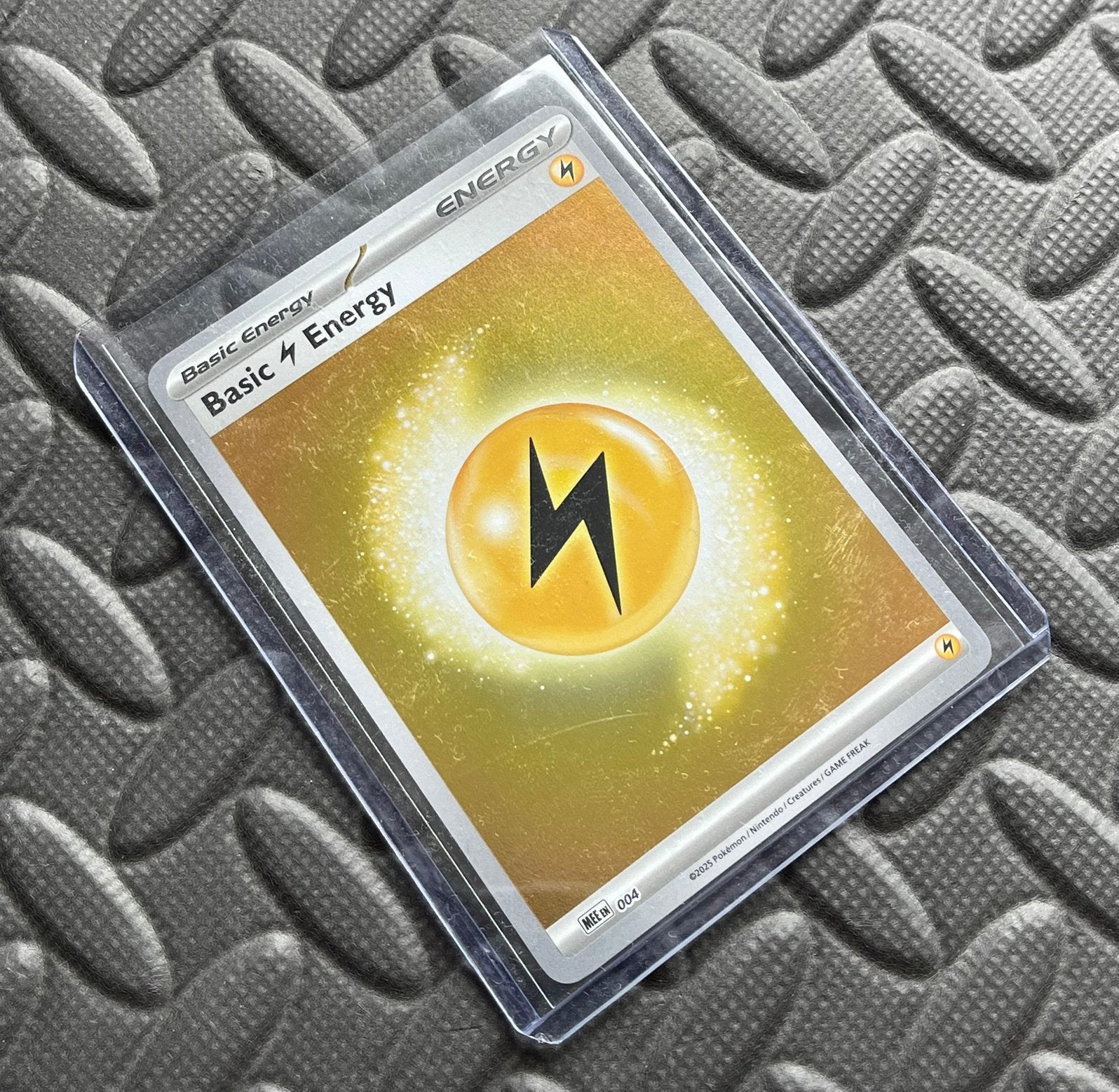 Pokémon Basic Lightning Energy 004 Mega Evolution, Hobby en Vrije tijd, Verzamelkaartspellen | Pokémon, Ophalen of Verzenden, Zo goed als nieuw