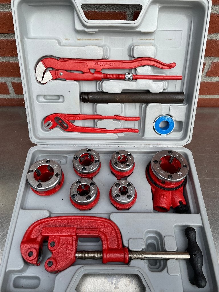 Draadsnij gereedschap set nieuw een buis ontbreekt teab, Ophalen of Verzenden, Nieuw, Snijgereedschap