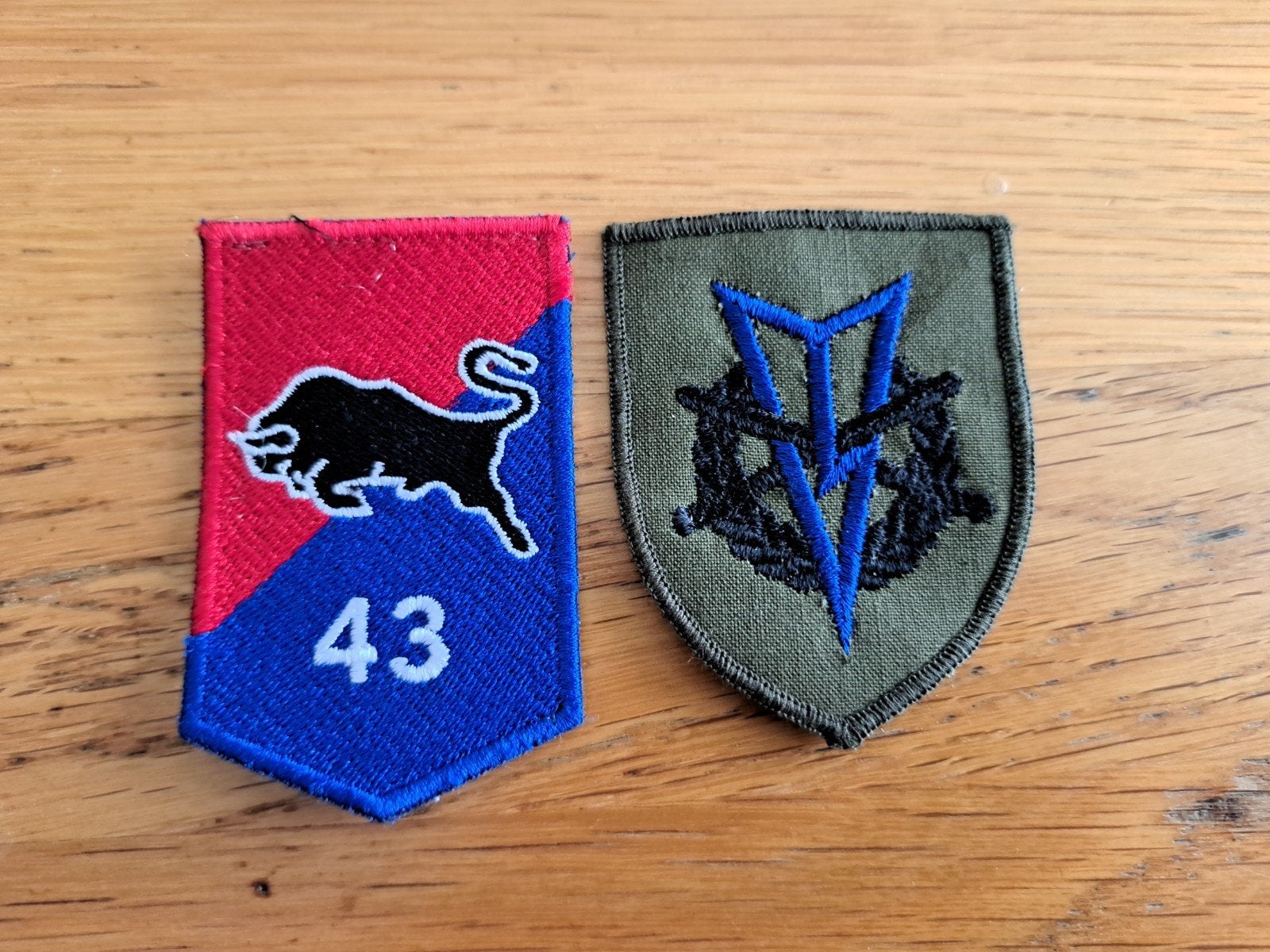 Set emblemen 43 Brigade en MLV  borst embleem, Ophalen of Verzenden, Landmacht, Nederland, Embleem of Badge