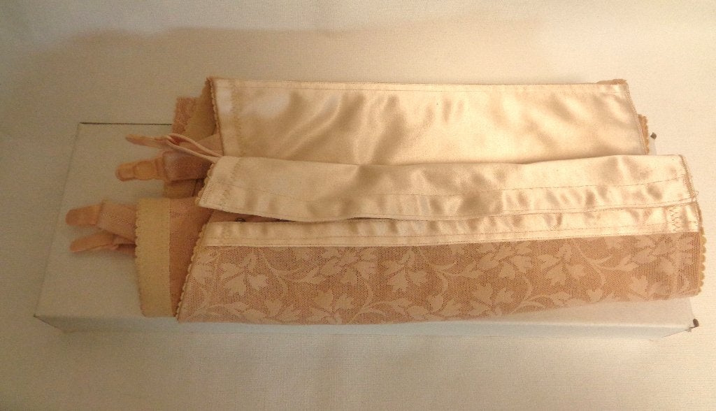 corset met doos, Verzenden