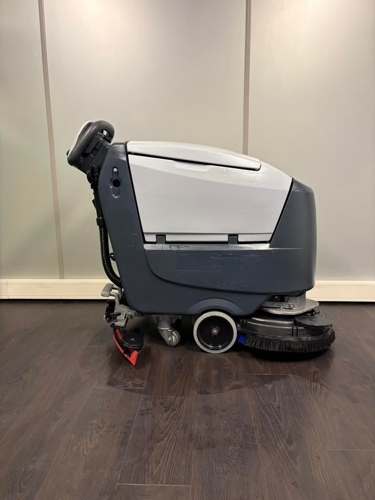 Schrobmachine | Nilfisk SC500 | Nieuw accupakket, Ophalen of Verzenden, Gebruikt, Schrobmachine