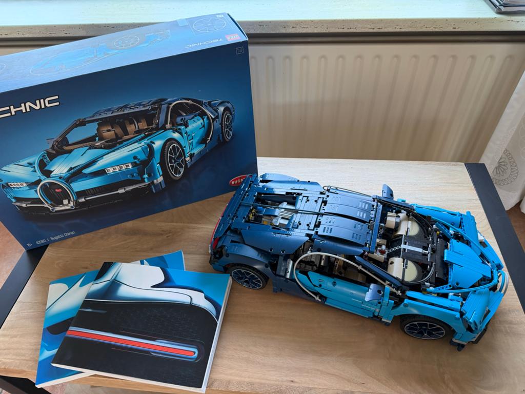 LEGO Technic Bugatti Chiron 42083 - Zo goed als nieuw, Lego, Ophalen of Verzenden, Zo goed als nieuw, Complete set