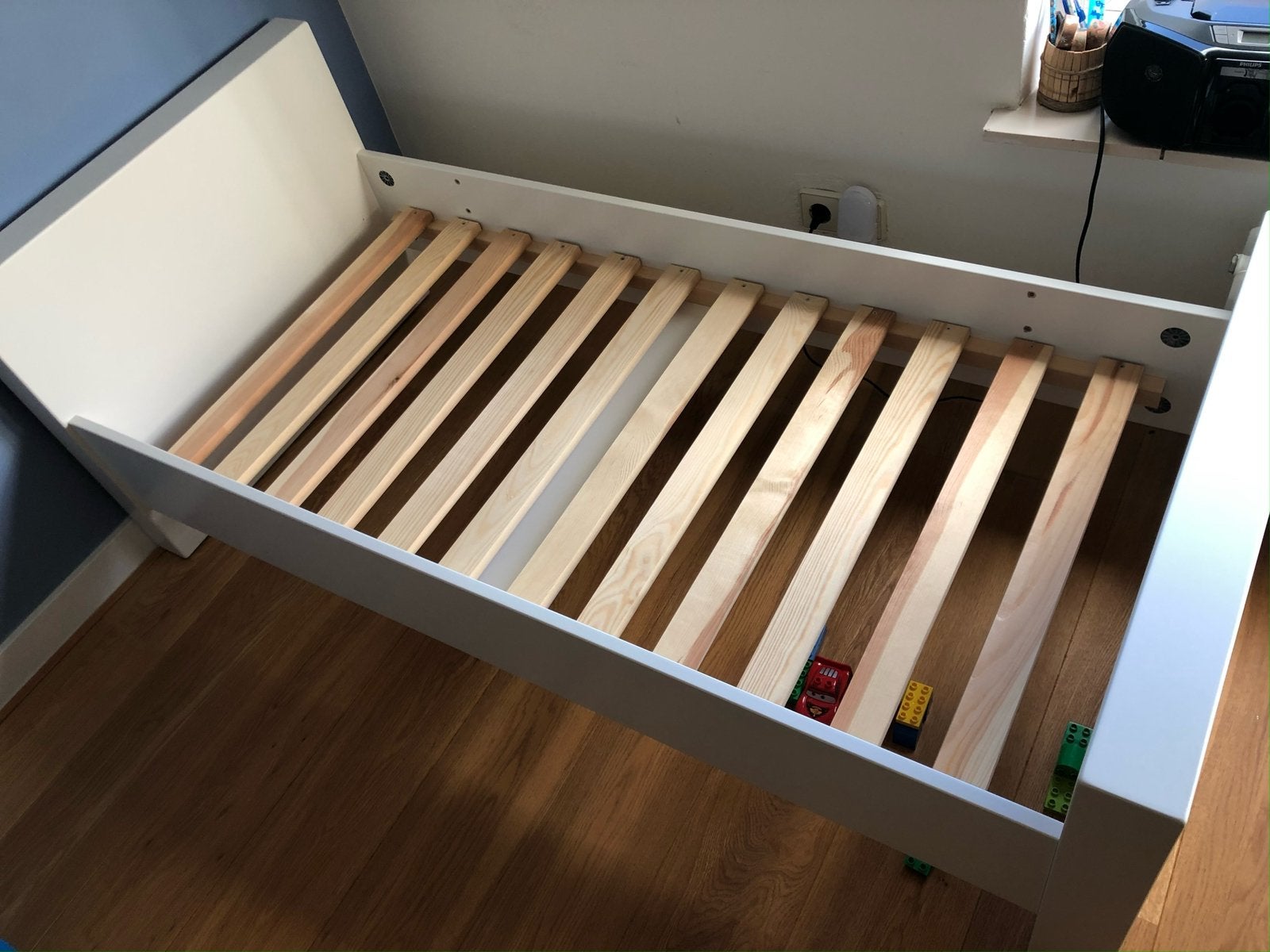 Peuterbed 70x150 cm wit mat, Ophalen, Zo goed als nieuw, 140 tot 160 cm, 70 tot 85 cm