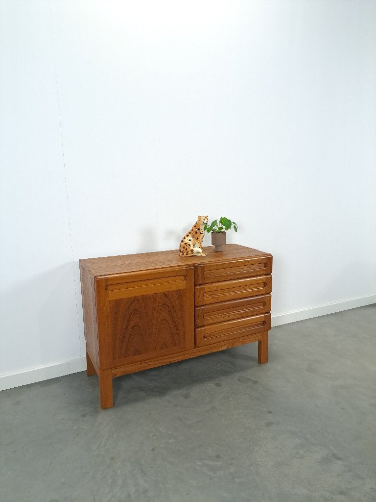Deens design teak dressoir Dyrlund, Gebruikt, Teakhout, Met lade(s), Ophalen of Verzenden