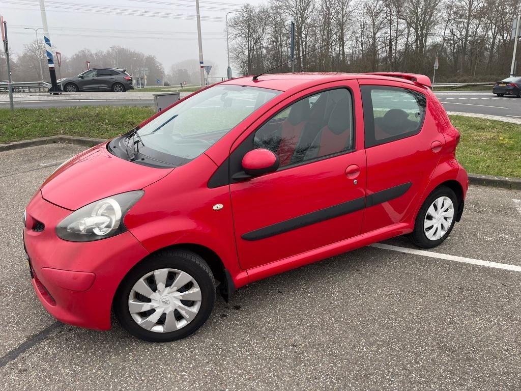 Toyota Aygo 1.0 12V Vvt-i 5DRS 2008 Rood, Auto's, Toyota, Particulier, Aygo, Benzine, A, Hatchback, Handgeschakeld, Origineel Nederlands