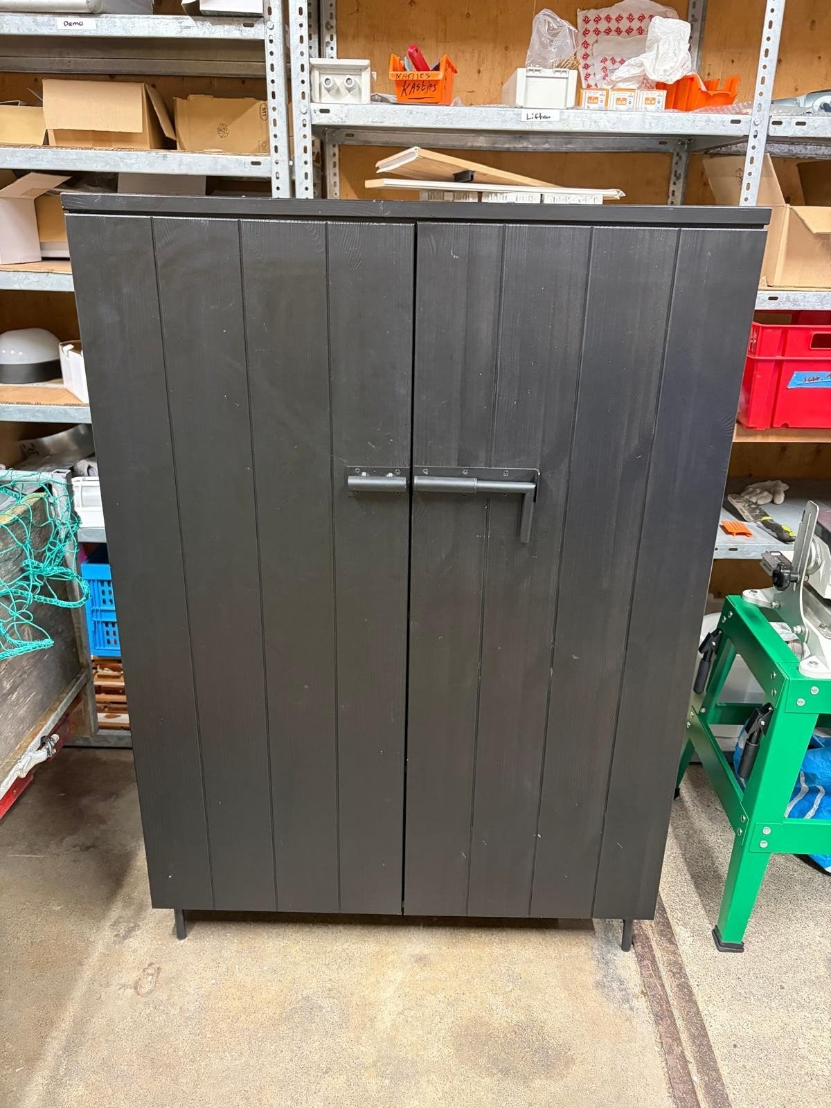 Mooie Woood Bruut 2-deurs kast - Zwart, Huis en Inrichting, Ophalen, Modern, Industrieel, 50 tot 100 cm, 150 tot 200 cm