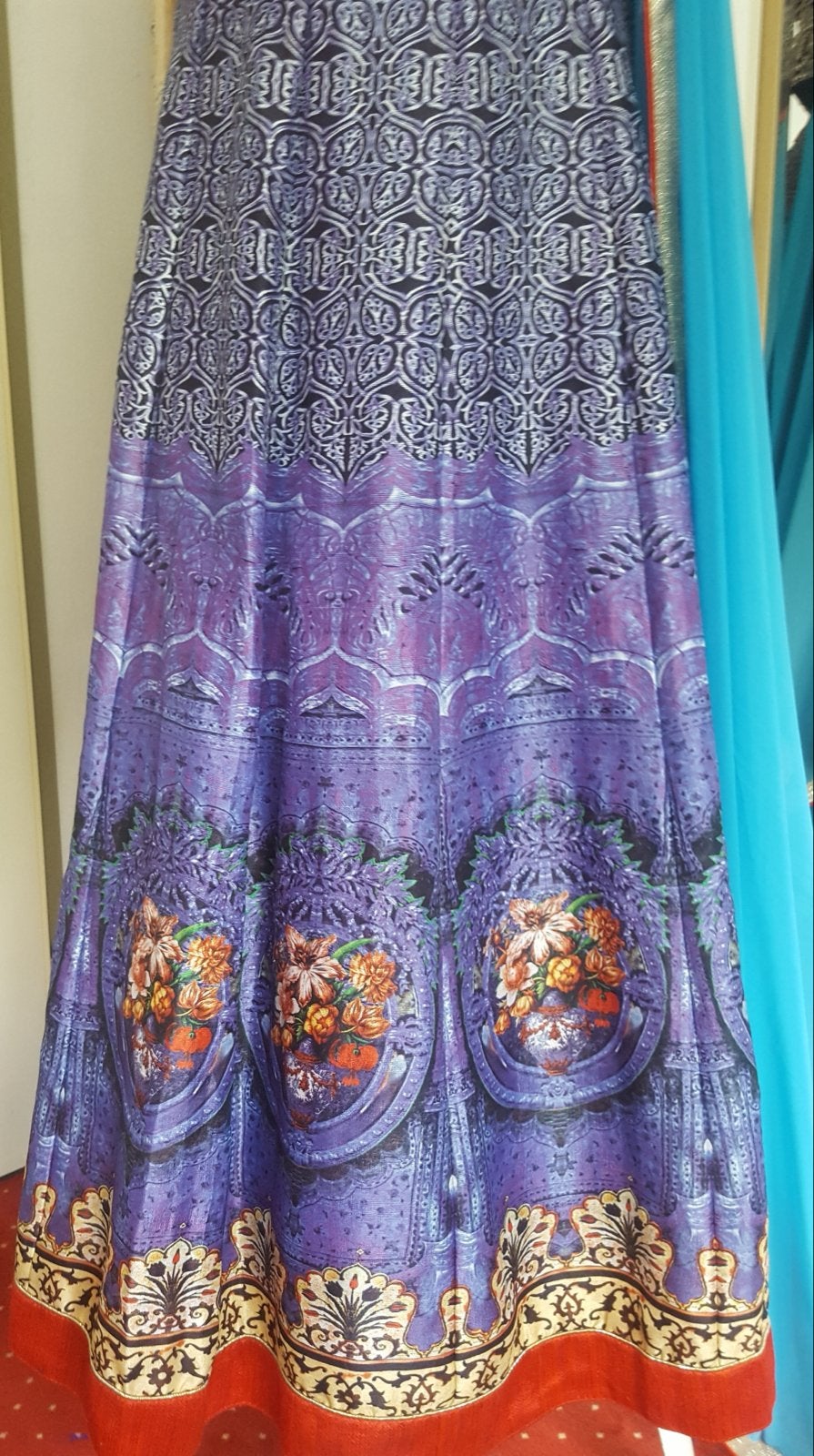 Prachtige Indiase Lehenga  met borduursels, Maat 38/40 (M), Overige typen, Paars, Nieuw