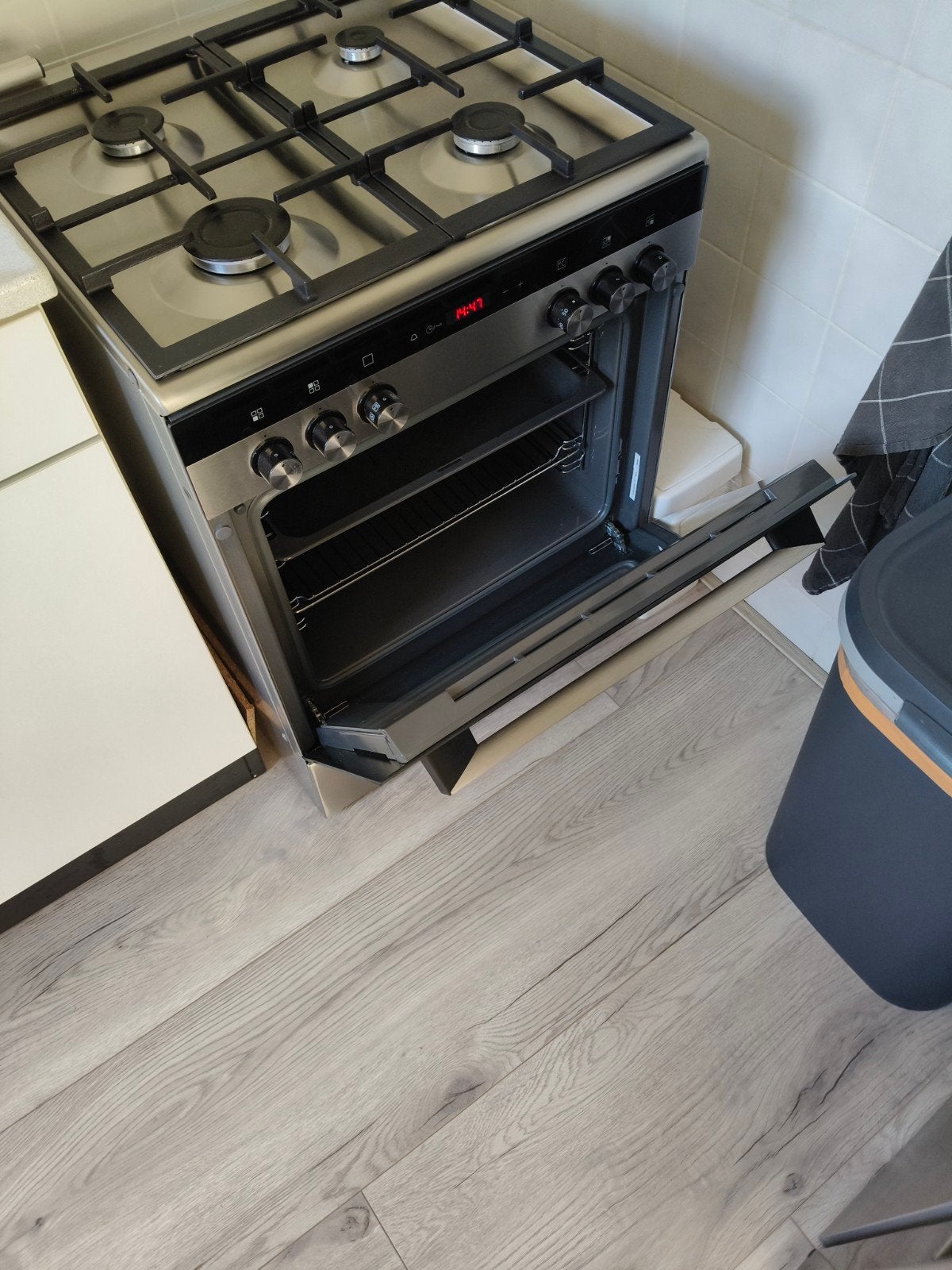 Gasfornuis hete lucht oven, Witgoed en Apparatuur, Fornuizen, Ophalen, Hete lucht, 4 kookzones, Zo goed als nieuw