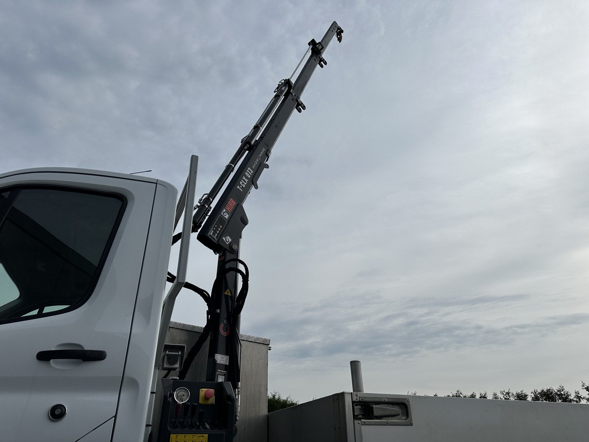 Ford Transit 350 2.0 TDCI 130 PK AWD / 4x4 / HIAB T-CLX 013, Euro 6, 4 cilinders, 2800 kg, Wit