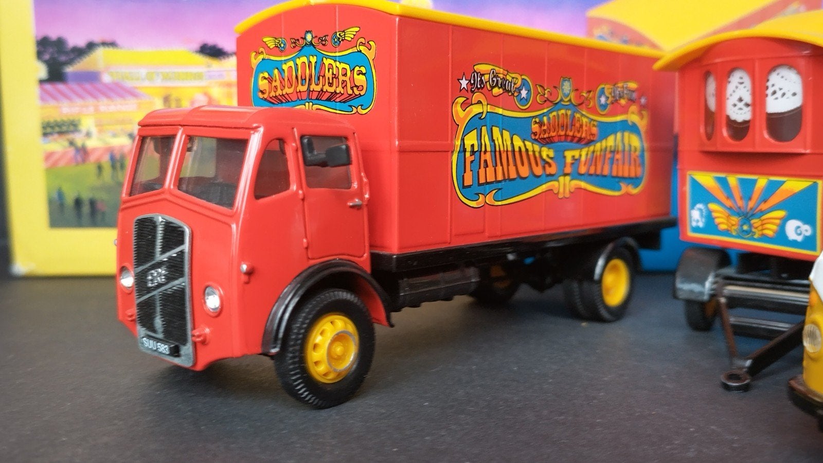 Erf Box Van woonwagen VW T1 Saddlers funfair 1:50 Corgi Pol, Corgi, ., Nieuw, Bus of Vrachtwagen