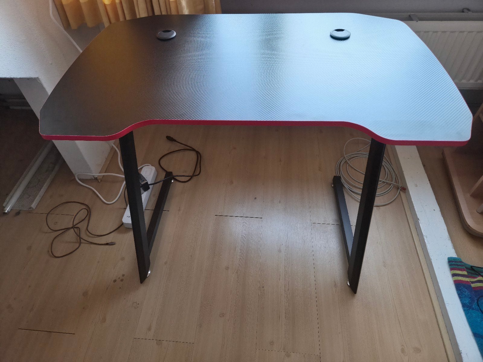 AVALO Gaming Desk 100CM - Zo goed als nieuw, 100 tot 150 cm, Overige materialen, Tot twee personen, Zo goed als nieuw