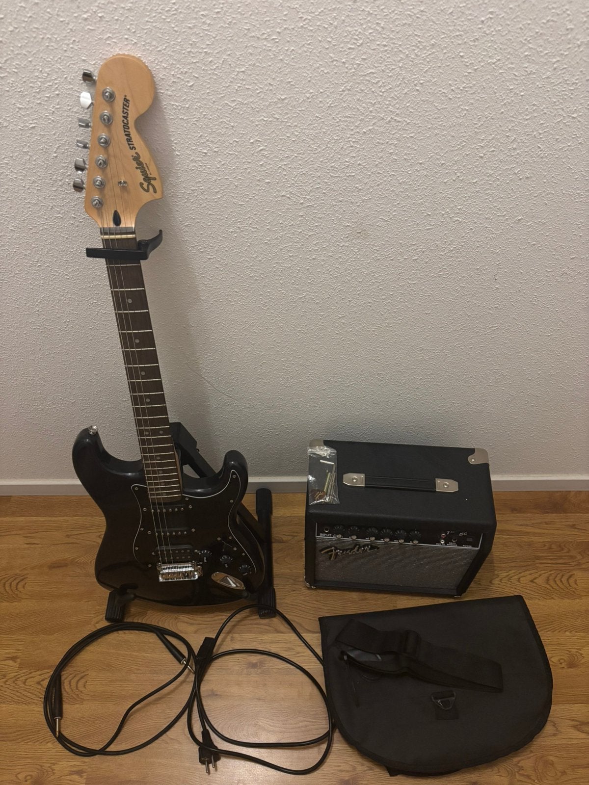 Complete elektrische gitaar startersset incl. Accessoires, Ophalen, Zo goed als nieuw, Solid body, Overige merken