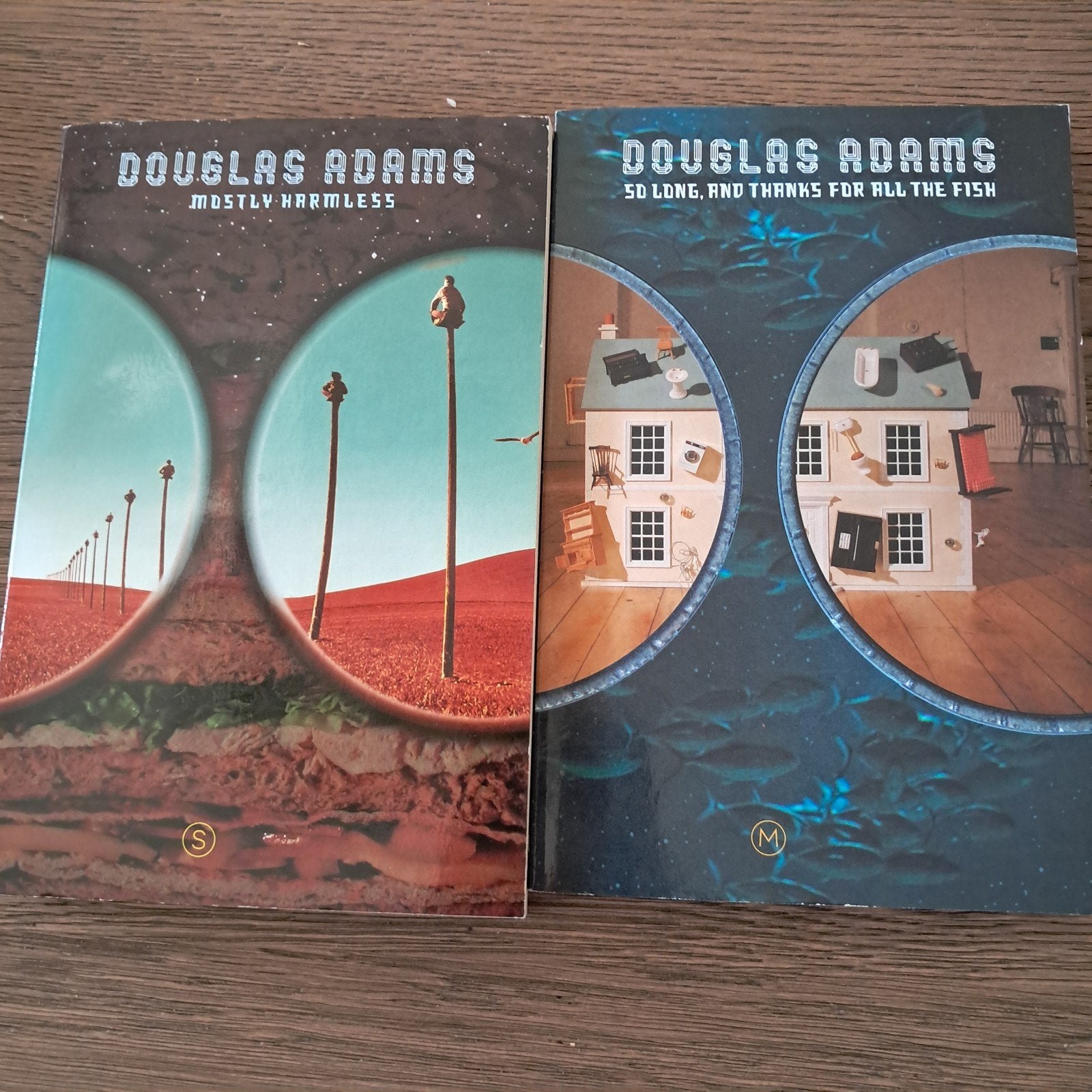 Douglas Adams - Mostly Harmless & So Long, and Thanks, Ophalen of Verzenden, Gelezen, Douglas Adams