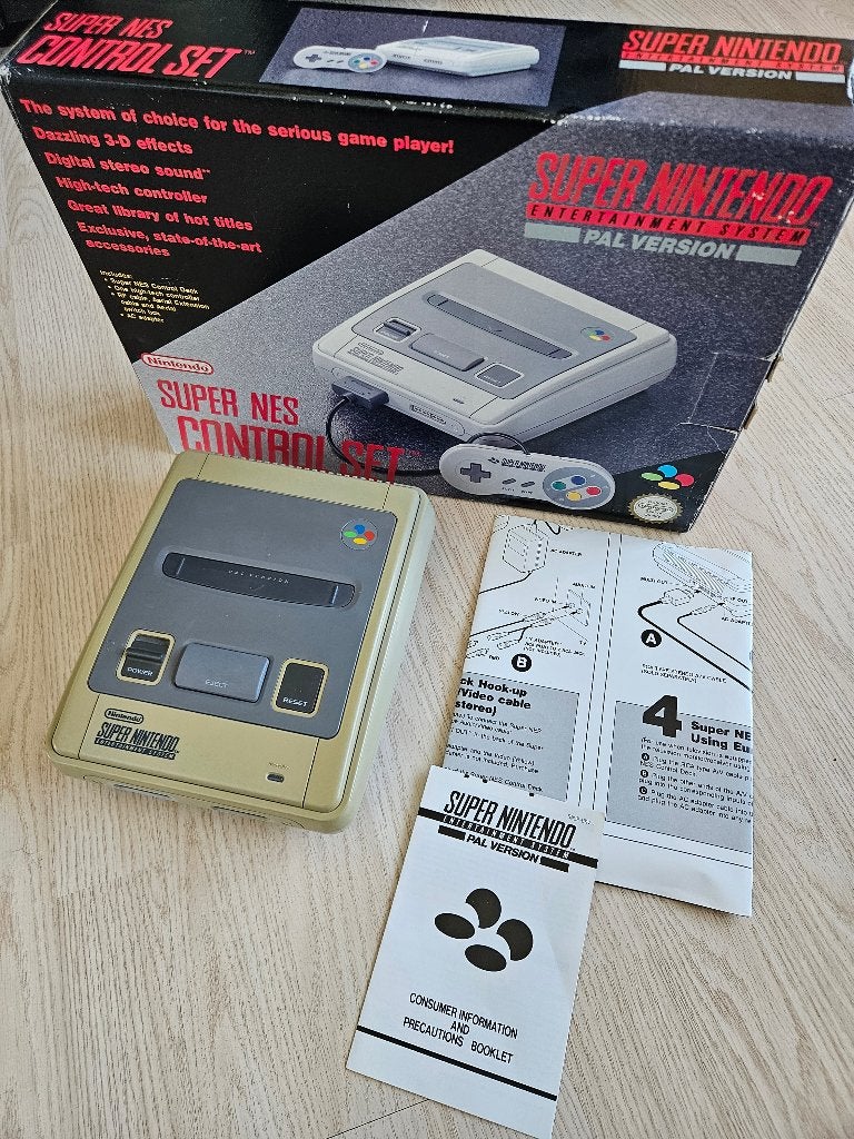 Super Nintendo (SNES) in Doos + 6 Games incl. Mario CIB, Spelcomputers en Games, Ophalen of Verzenden, Gebruikt, Met 2 controllers