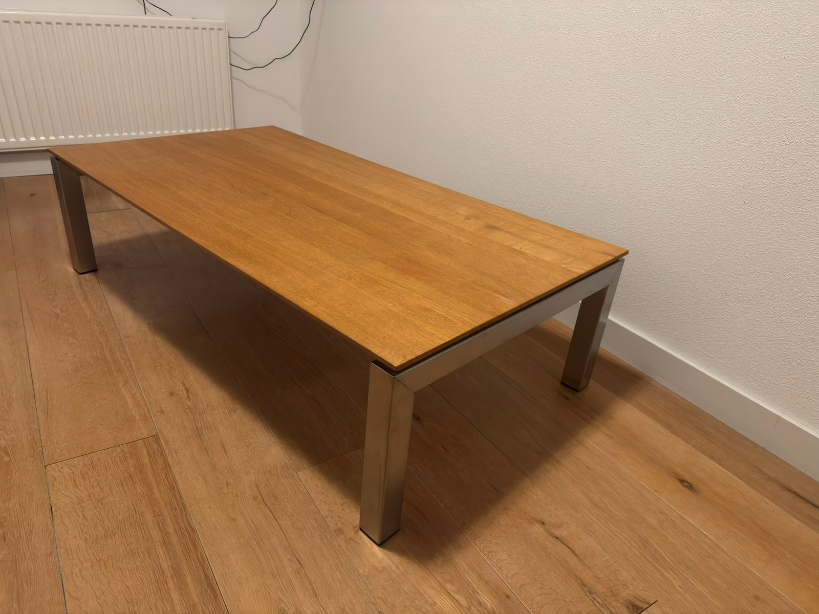 Goossens Taira eiken salontafel met RVS poten, Ophalen, Strak, 100 tot 150 cm, 50 tot 100 cm