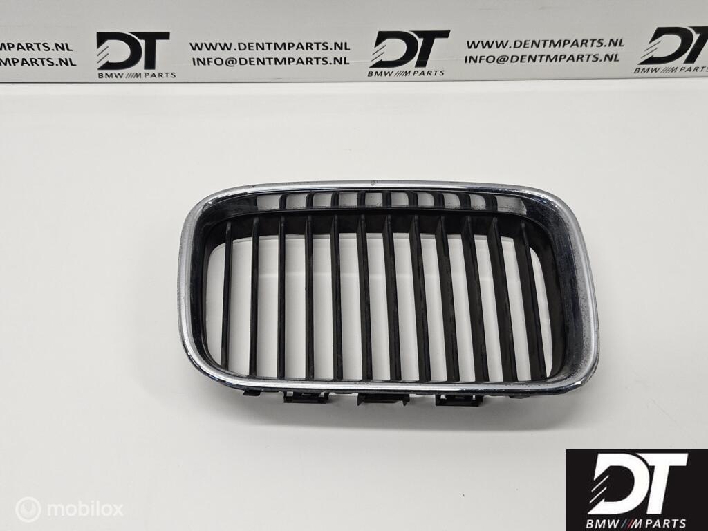 Grille rechts BMW 3-serie E36 PFL 51138122238, Auto-onderdelen, Gebruikt, Ophalen of Verzenden, BMW, BMW
