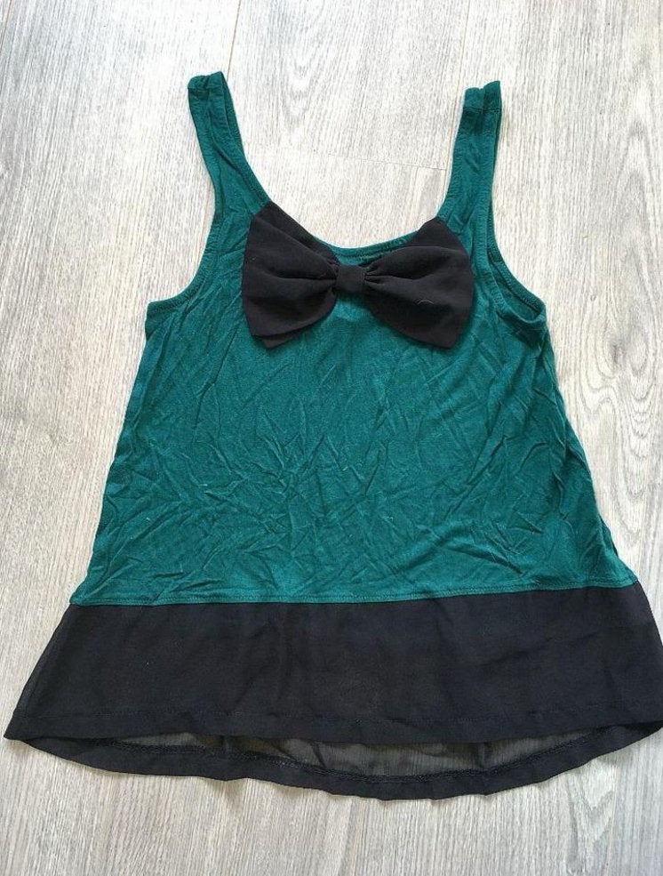 Lieve groene top met strik , maatje 34, Ophalen of Verzenden, Zonder mouw, Maat 34 (XS) of kleiner, Gedragen