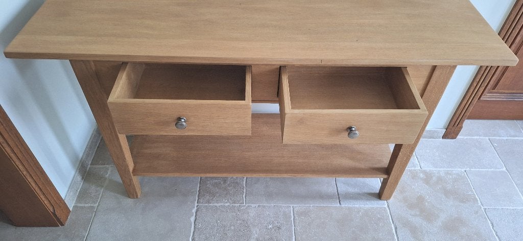 Handgemaakte sidetable in eikenhout, Huis en Inrichting, Ophalen, 100 tot 150 cm, Nieuw, Eikenhout