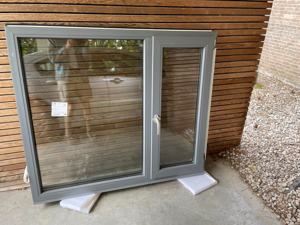 Kunststof kozijn  met 3-voudig isolatieglas maat 145x125 cm, Doe-het-zelf en Verbouw, Glas en Ramen, Ophalen, Gevelraam of Ruit