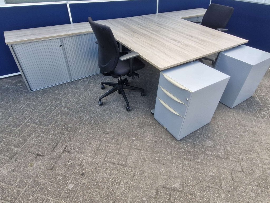 40x Steelcase bureau nieuwe bladen (ook kasten etc te koop), In hoogte verstelbaar, Shopeu@steelcase.com, Ophalen of Verzenden