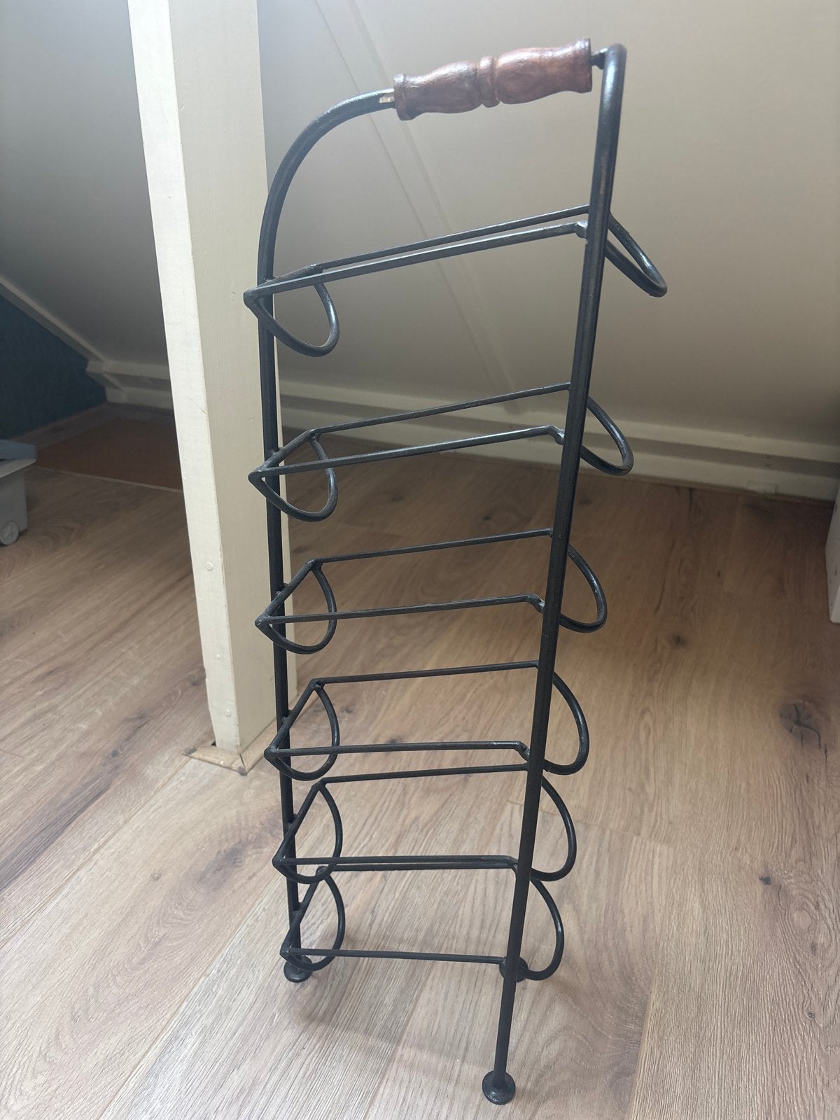 Wijnrek metaal met houten handvat, Ophalen, Gebruikt, 5 tot 15 flessen, 75 – 100