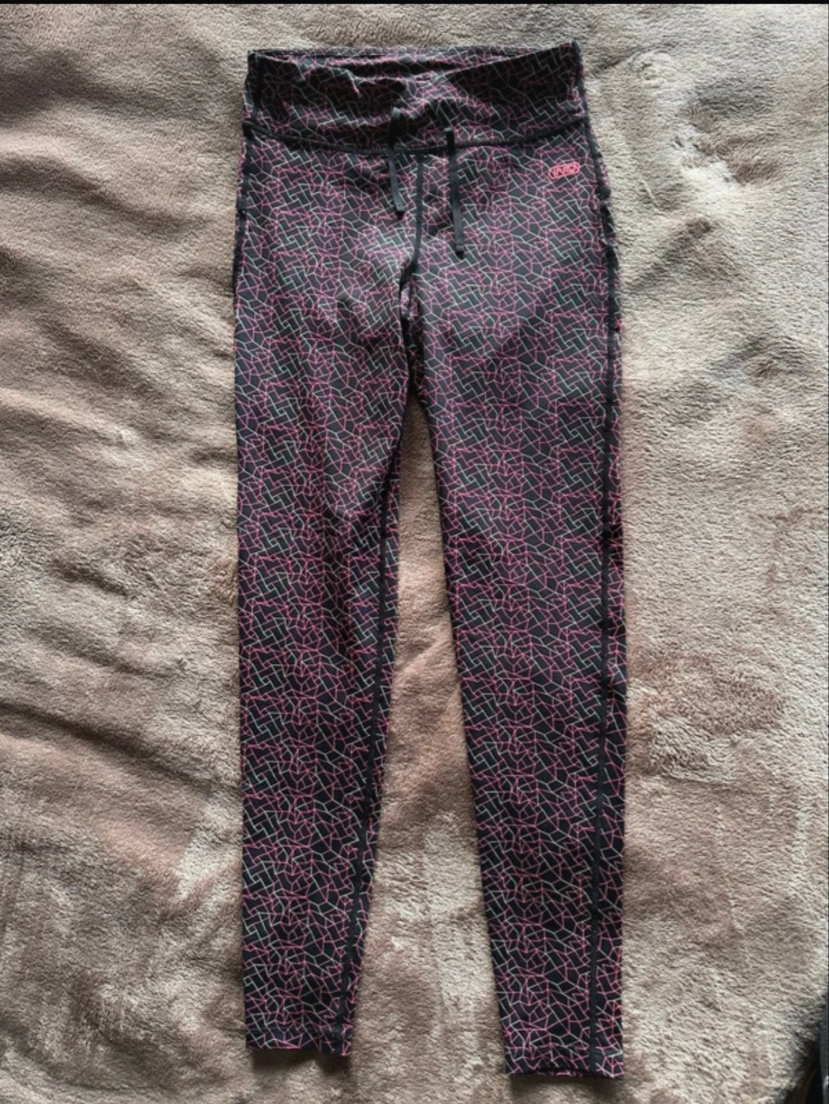 INQ Sportlegging Zwart/Roze Maat S, Kleding | Dames, Sportkleding, Zo goed als nieuw, Fitness of Aerobics, Maat 36 (S), Zwart