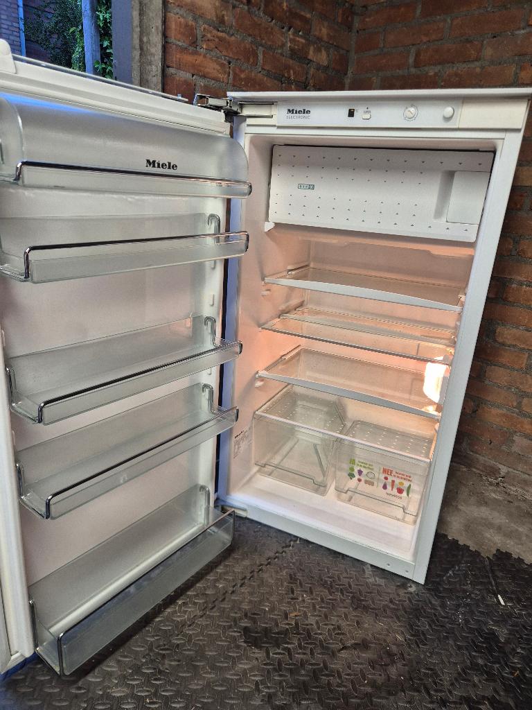 Miele inbouwkoelkast met vriesvak, 150 tot 200 liter, Zo goed als nieuw, 45 tot 60 cm, Met vriesvak