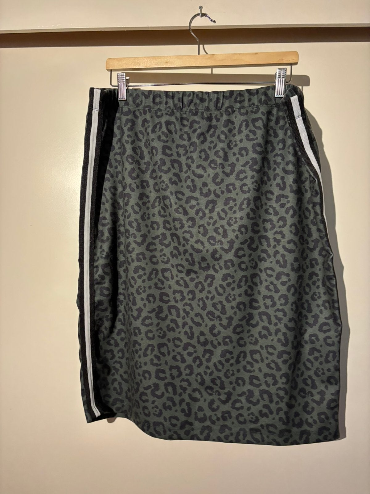 Legergroen/zwarte rok van greatlooks maat 52 €1,00 koopje !!, Kleding | Dames, Ophalen of Verzenden, Zo goed als nieuw, Zwart