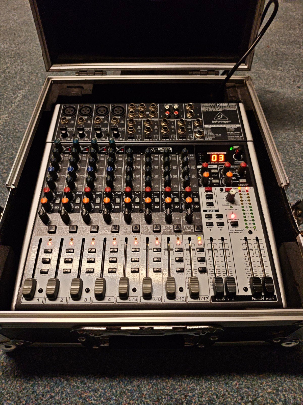 Behringer XENYX X2622 12-kanaals mengpaneel met flightcase, Muziek en Instrumenten, Ophalen of Verzenden, Zo goed als nieuw, 10 tot 20 kanalen