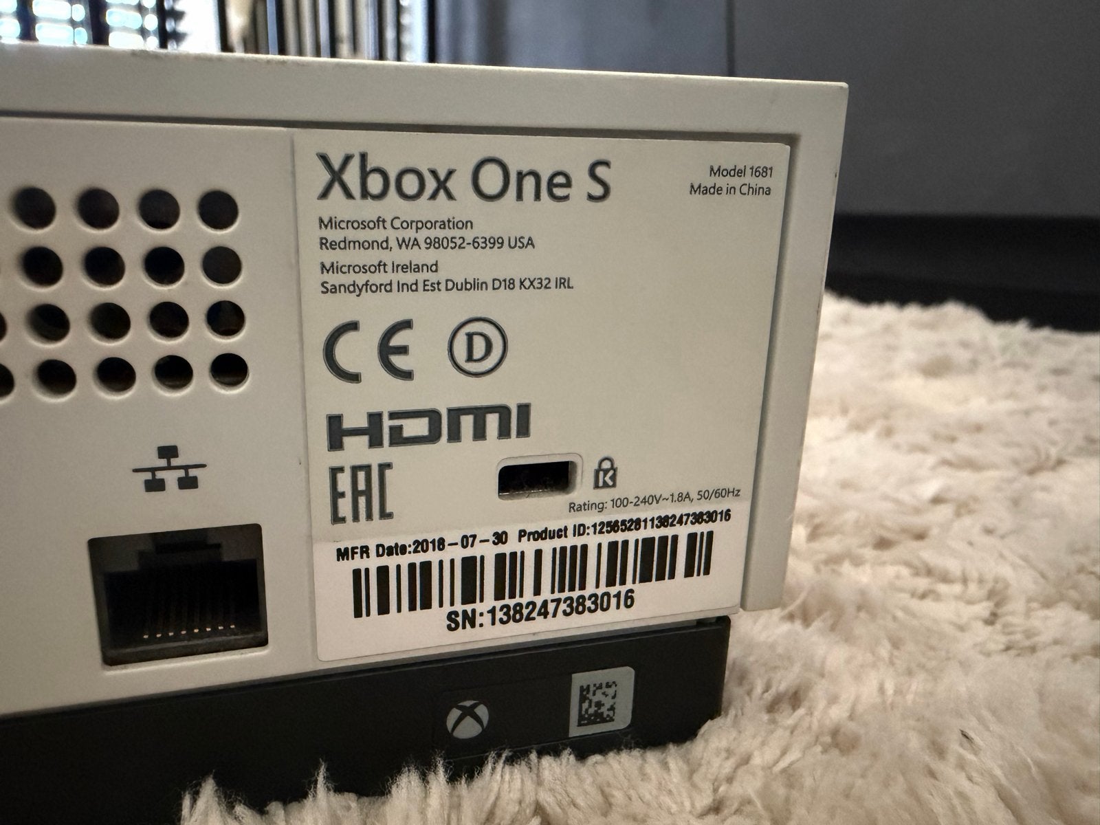 Defecte Xbox One S Wit 1 TB - Voor onderdelen/handige koper, Spelcomputers en Games, Spelcomputers | Xbox One, Xbox One S, Ophalen of Verzenden