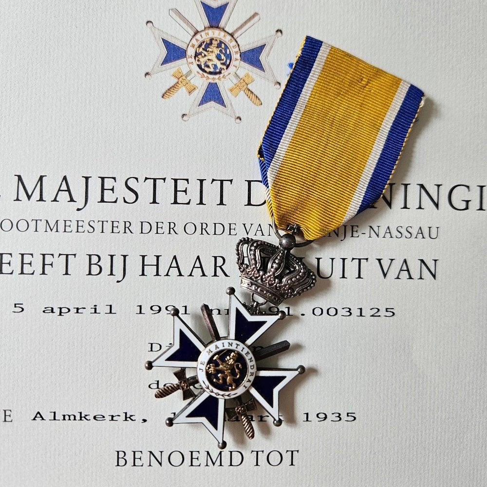 medaille orde Oranje Nassau met zwaarden - zie tertiofluctus, Ophalen of Verzenden, Landmacht, Nederland, Lintje, Medaille of Wings