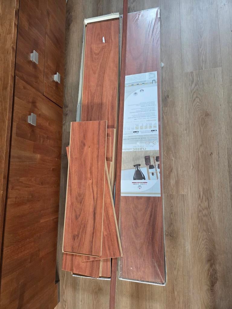 Gratis 1,5 pak kliklaminaat, Ophalen, 50 tot 150 cm, Nieuw, 10 tot 30 cm