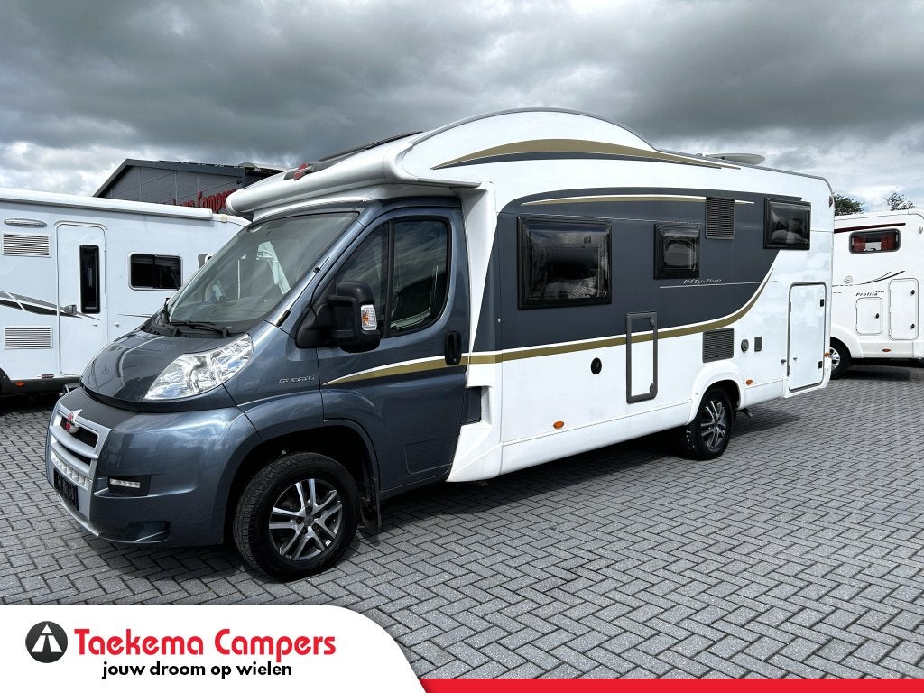 Bürstner Ixeo 726 Enkele-bedden/2013/Hefbed/150pk/A, Caravans en Kamperen, Fiat, 7 tot 8 meter, Bedrijf, Bürstner