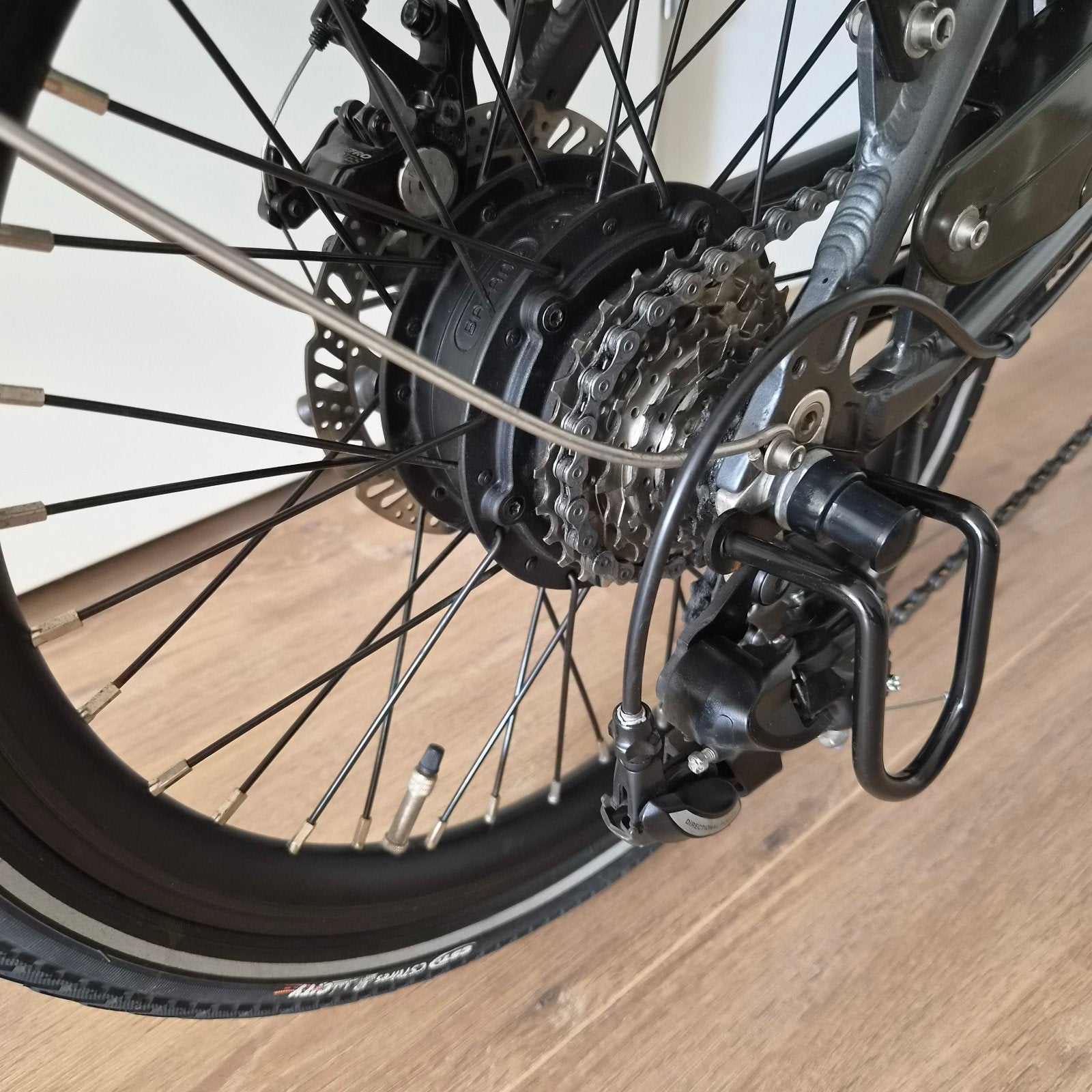 Foto 9 van 2x Z.G.A.N Lacros S200 elektrische vouwfietsen 15AH (20inch)