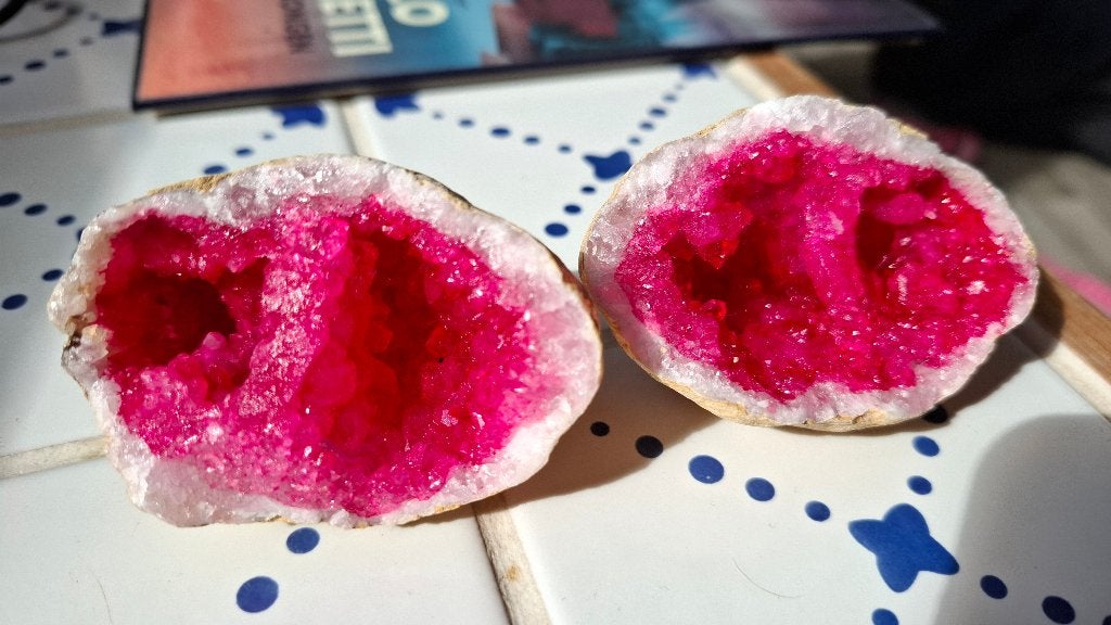 KNALROZE geode edelsteen mineraal, Verzamelen, Mineralen en Fossielen, Ophalen of Verzenden, Mineraal