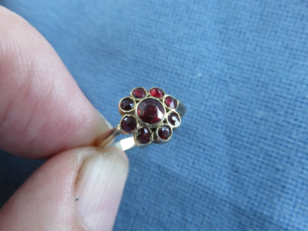 Antieke ring met granaat stenen in goud – 15,9 mm., Ophalen of Verzenden, Dame of Heer, Goud, Goud
