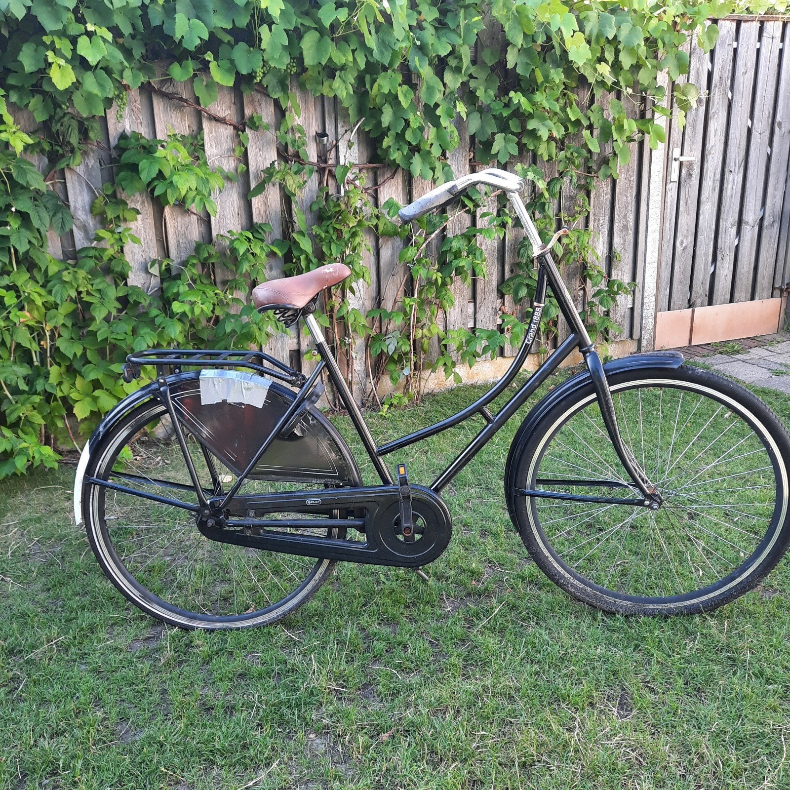 Omafiets met slot, lekke band, Ophalen, Terugtraprem, Gebruikt, 56 cm of meer