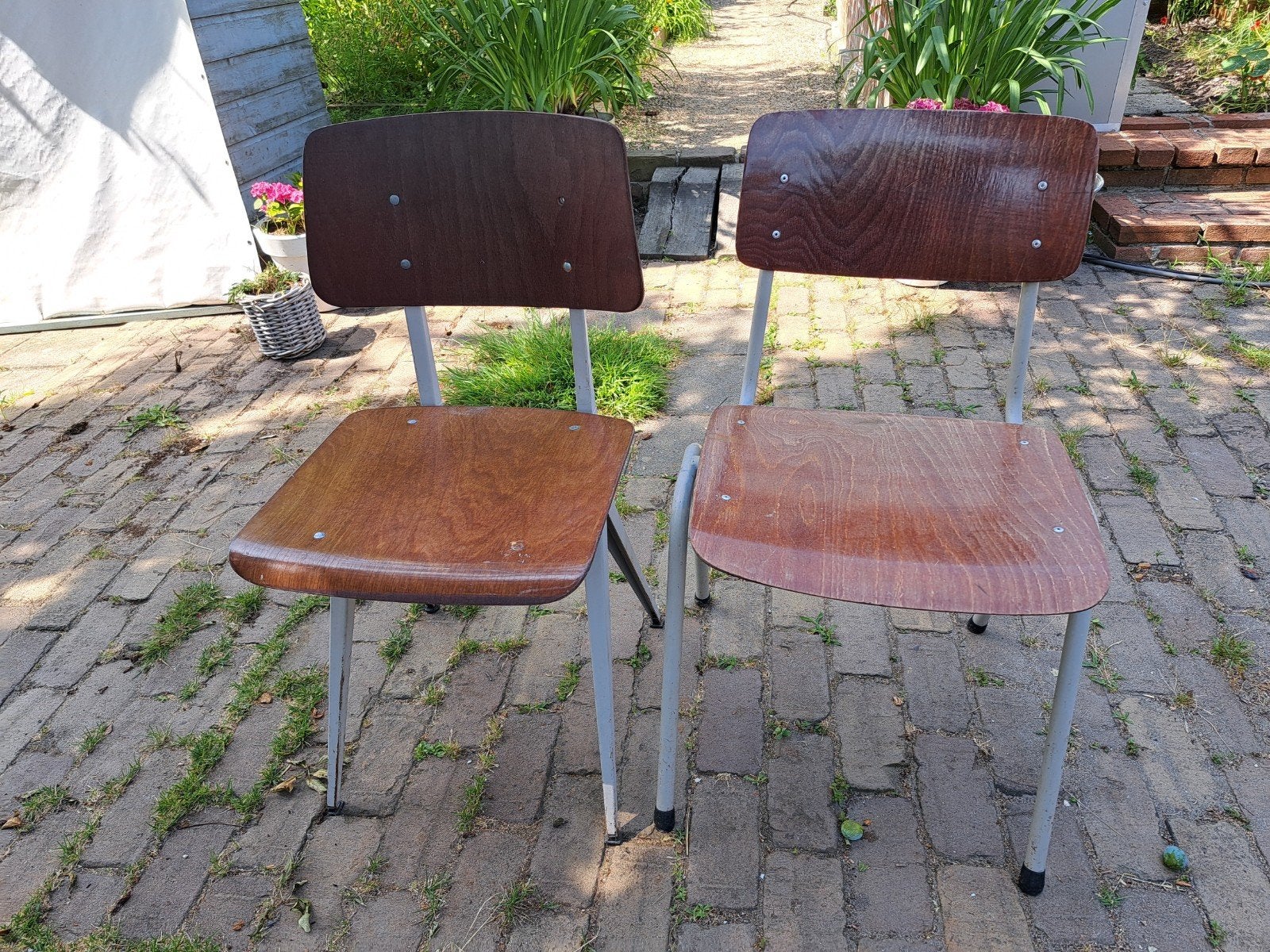 Vintage schoolstoelen, Ophalen