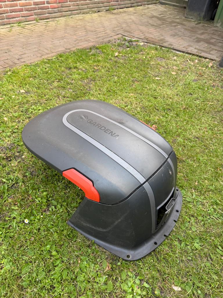 Gardena Robotmaaier Garage, Tuin en Terras, Grasmaaiers, Ophalen, Gebruikt, Minder dan 30 cm