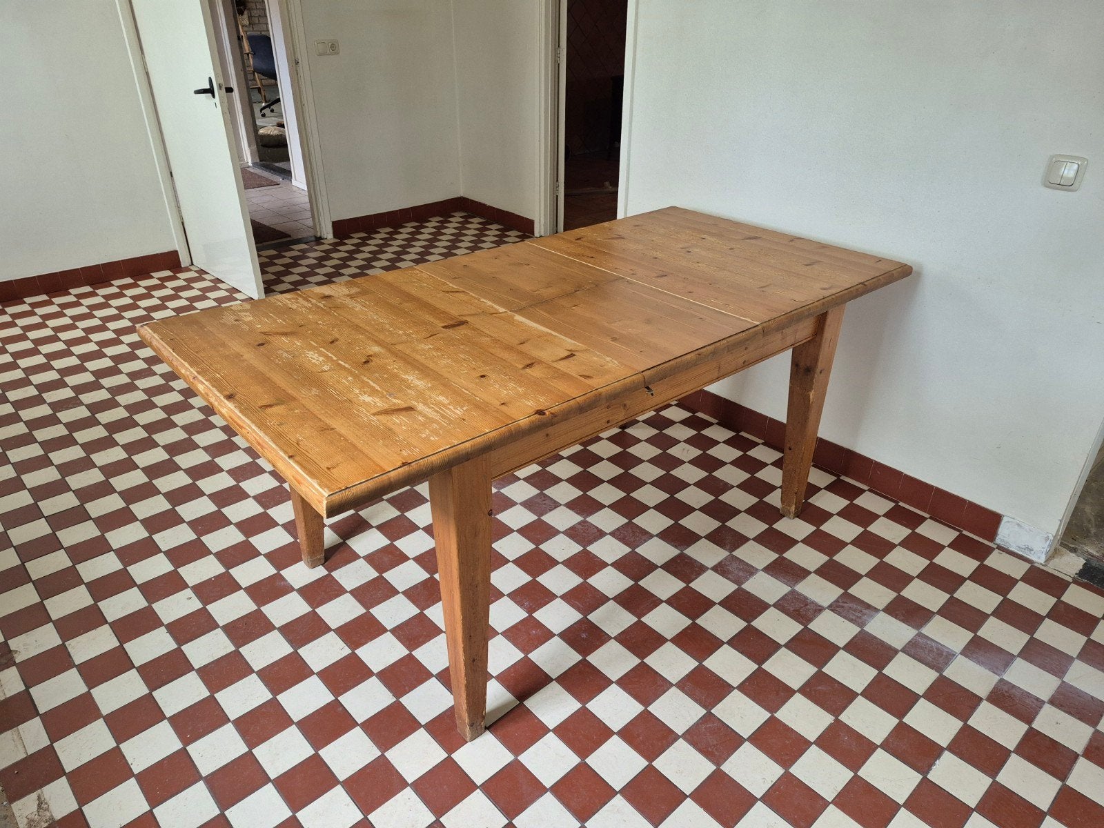 Uitschuifbare eettafel van grenenhout, Gebruikt, 150 tot 200 cm, Vier personen, Grenenhout