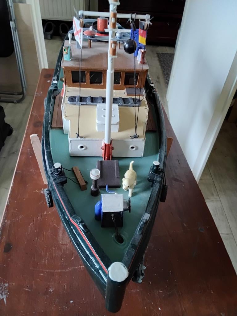 Gedetailleerd scheepsmodel van een sleepboot, Ophalen of Verzenden, Zo goed als nieuw, Groter dan 1:32, Overige merken
