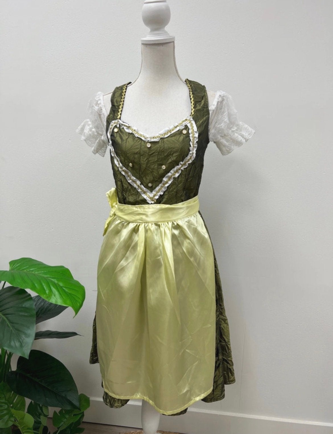 Olijfgroene Dirndl Herzi Oktoberfest Jurk - Maten M, L, Ophalen of Verzenden, Nieuw, Groen, Boven de knie