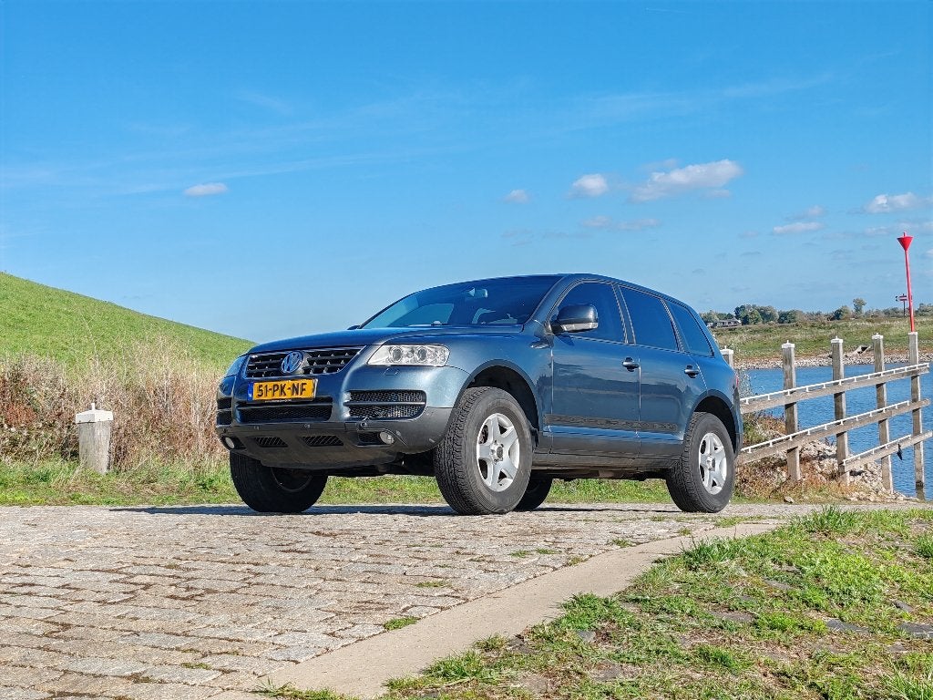 Volkswagen Touareg 2.5 TDI 128KW 4MOTION AUT 2004 Grijs, Auto's, Automaat, Zwart, Diesel, Vierwielaandrijving