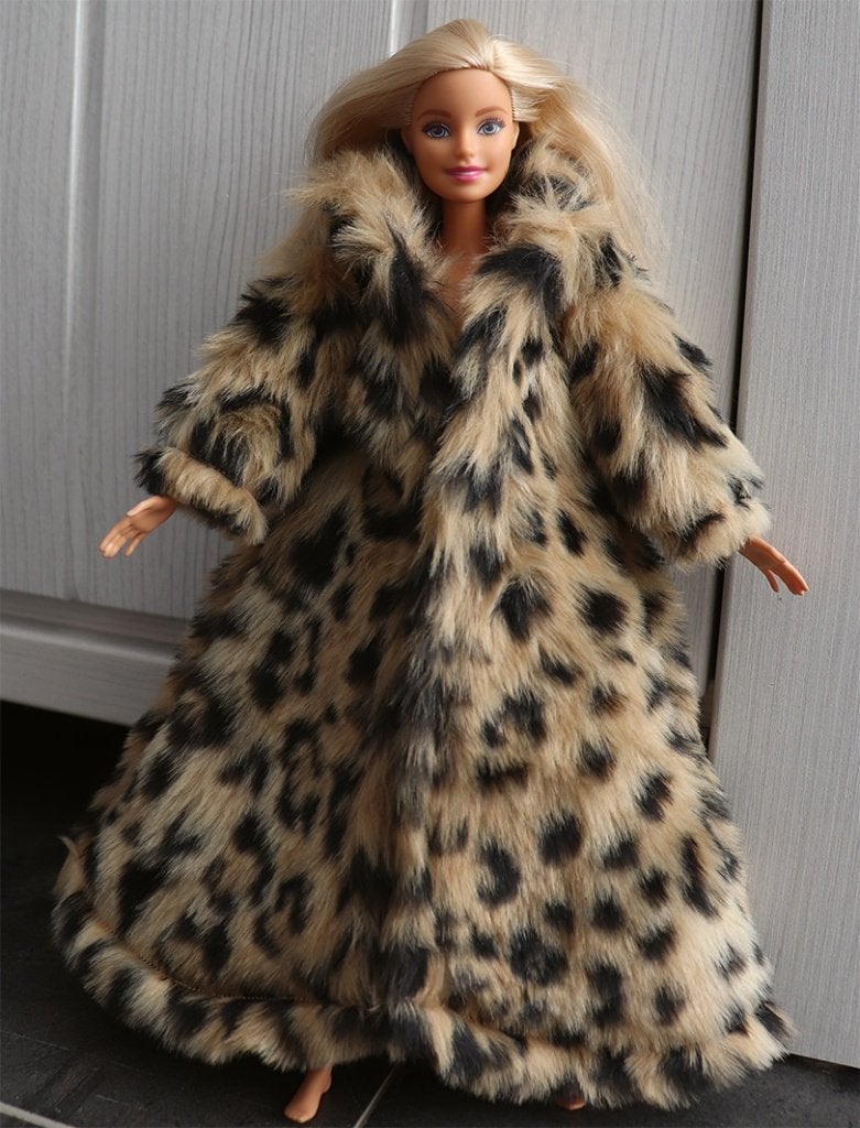 Barbie kleding nieuw - Lange jas bontjas bruin luipaard, Ophalen of Verzenden, Nieuw, Barbie