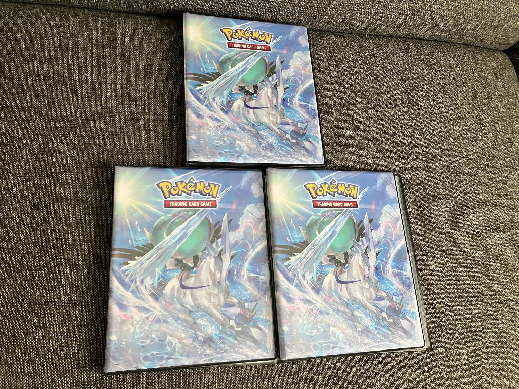 Pokemon 4 pocket map binder Sword and Shield Chilling Reign, Ophalen of Verzenden, Nieuw, Overige typen