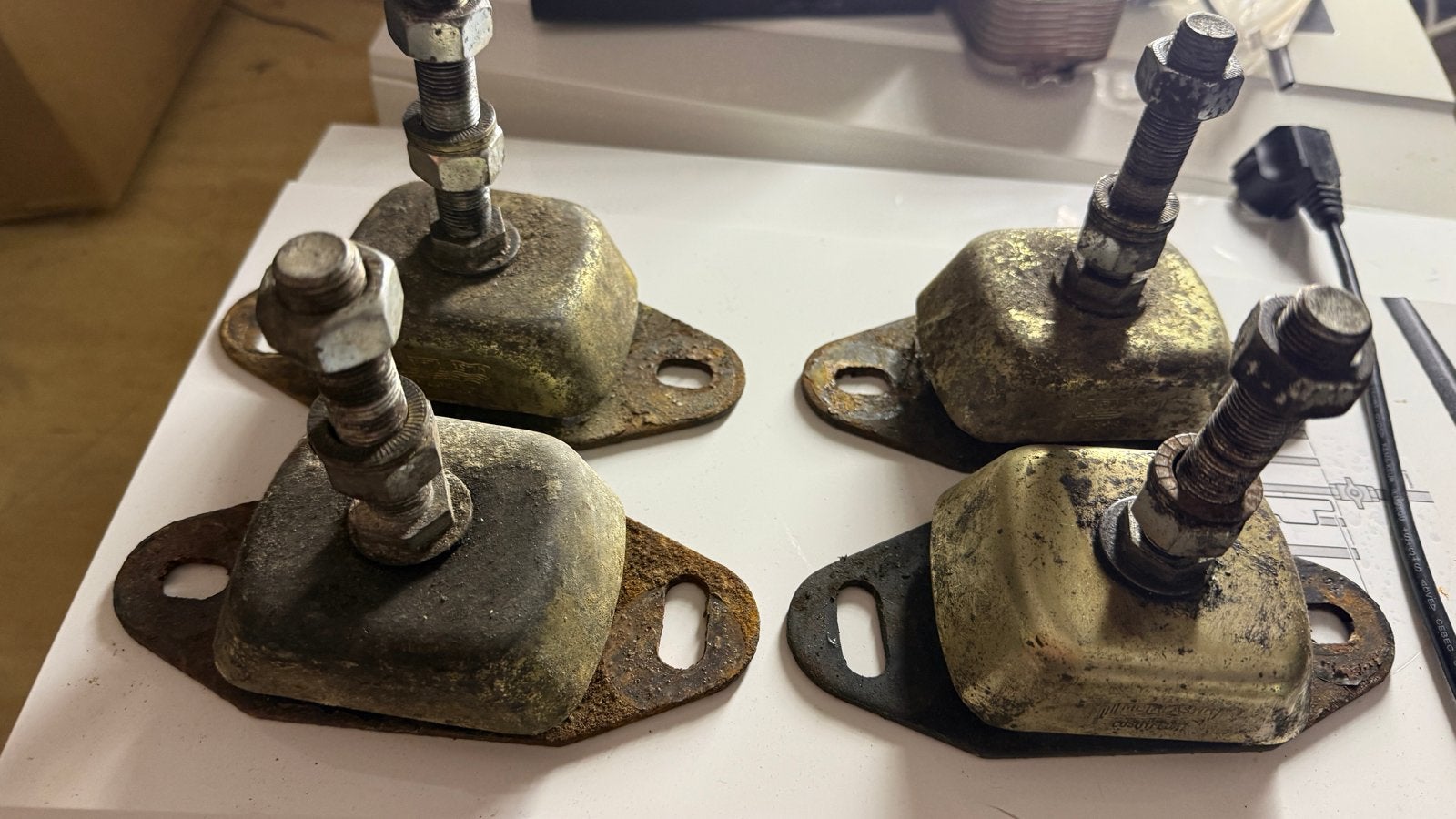 4x Metalastik Trillingdemper / Motorsteun 1609 serie, Watersport en Boten, Ophalen of Verzenden, Gebruikt, Motor en Techniek