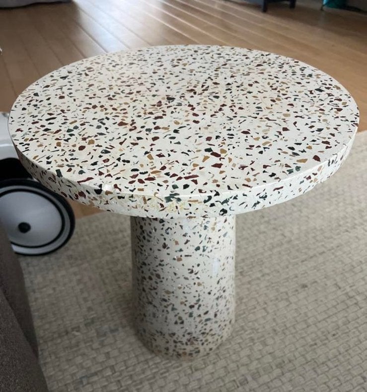 Massief terrazzo / natuursteen tafeltje, Huis en Inrichting, Tafels | Bijzettafels, Ophalen, Minder dan 55 cm, Rond, Overige materialen