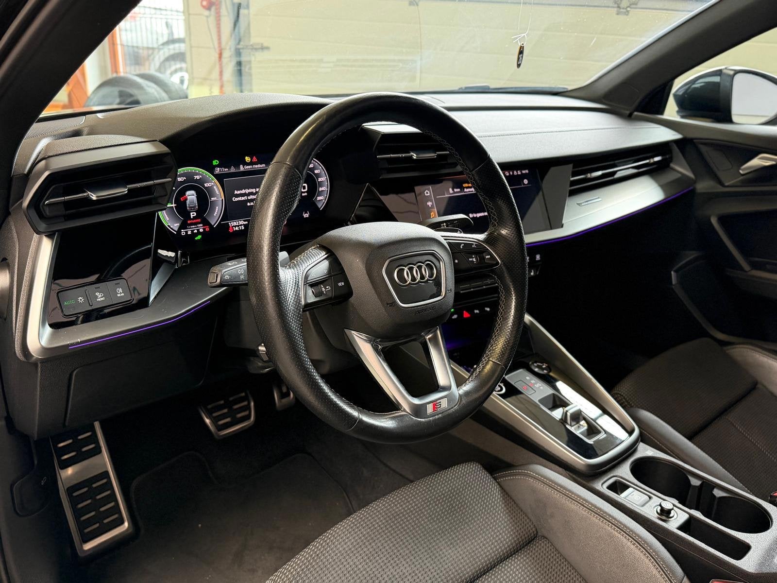 Foto 2 van Audi A3 Sportback 40 TFSI e S-Line, Pano, Camera, carplay, S