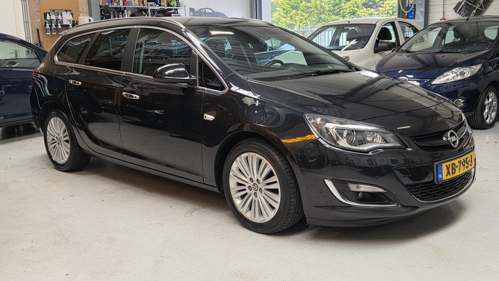 Opel Astra Sports Tourer 1.4 Turbo Sport Navi, Xenon, Blueto, Euro 5, Gebruikt, Zwart, 4 cilinders