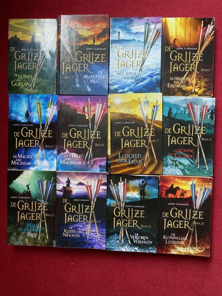JOHN FLANAGAN DE GRIJZE JAGER DEEL 1 TOT EN MET DEEL 12 IN G, Boeken, Ophalen of Verzenden, Gelezen